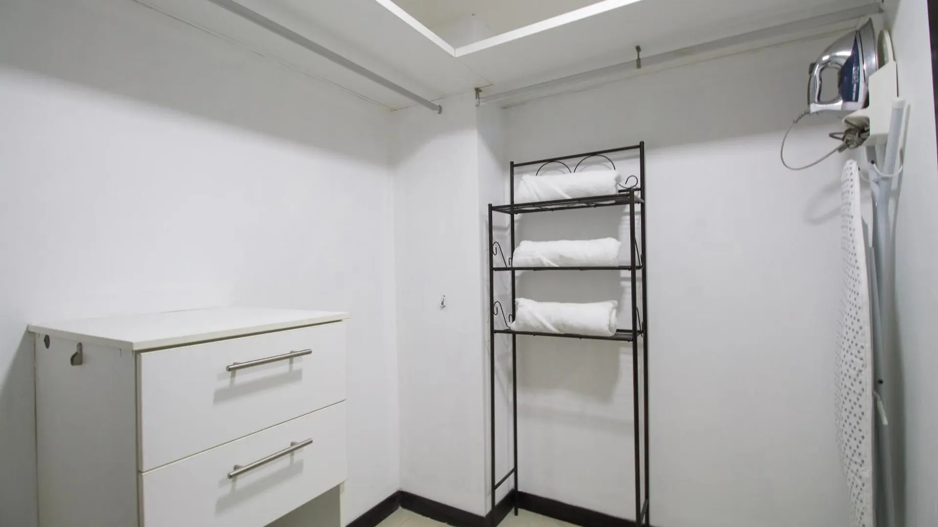 Departamento De 2 Habitaciones Vista Al Rio جواياكيل 0*,  الإكوادور